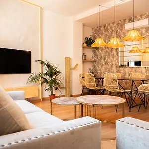 Appartement Stylish In The Heart Of With Pool, Málaga